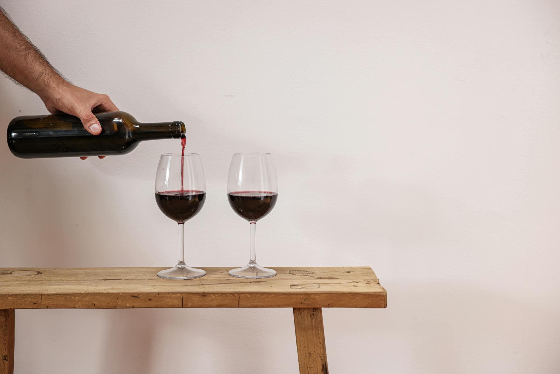 Wine Tasting Etiquette: The Complete Guide for Beginners